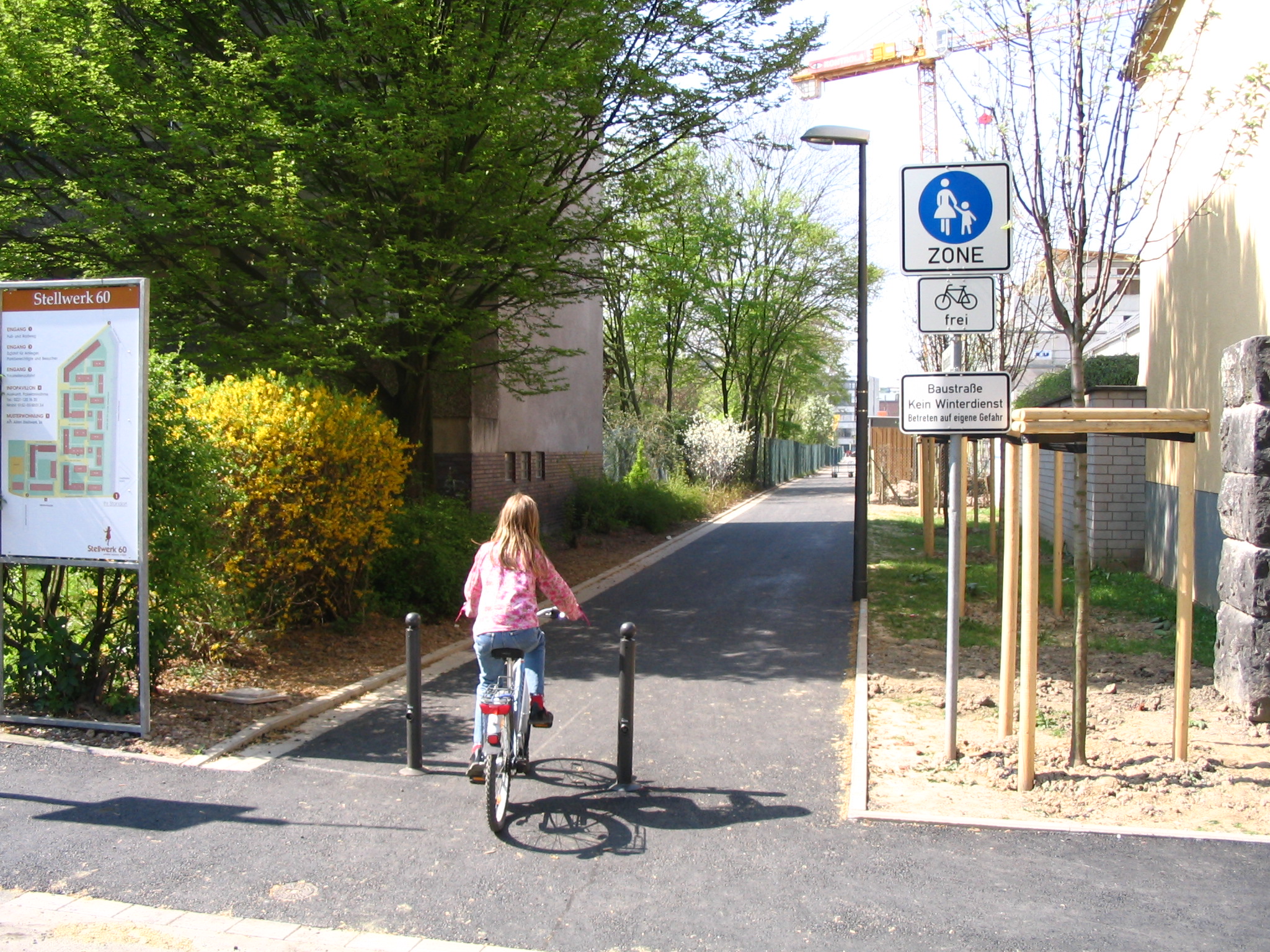 Fußgängerzone  Radfahrer frei - breite Wege